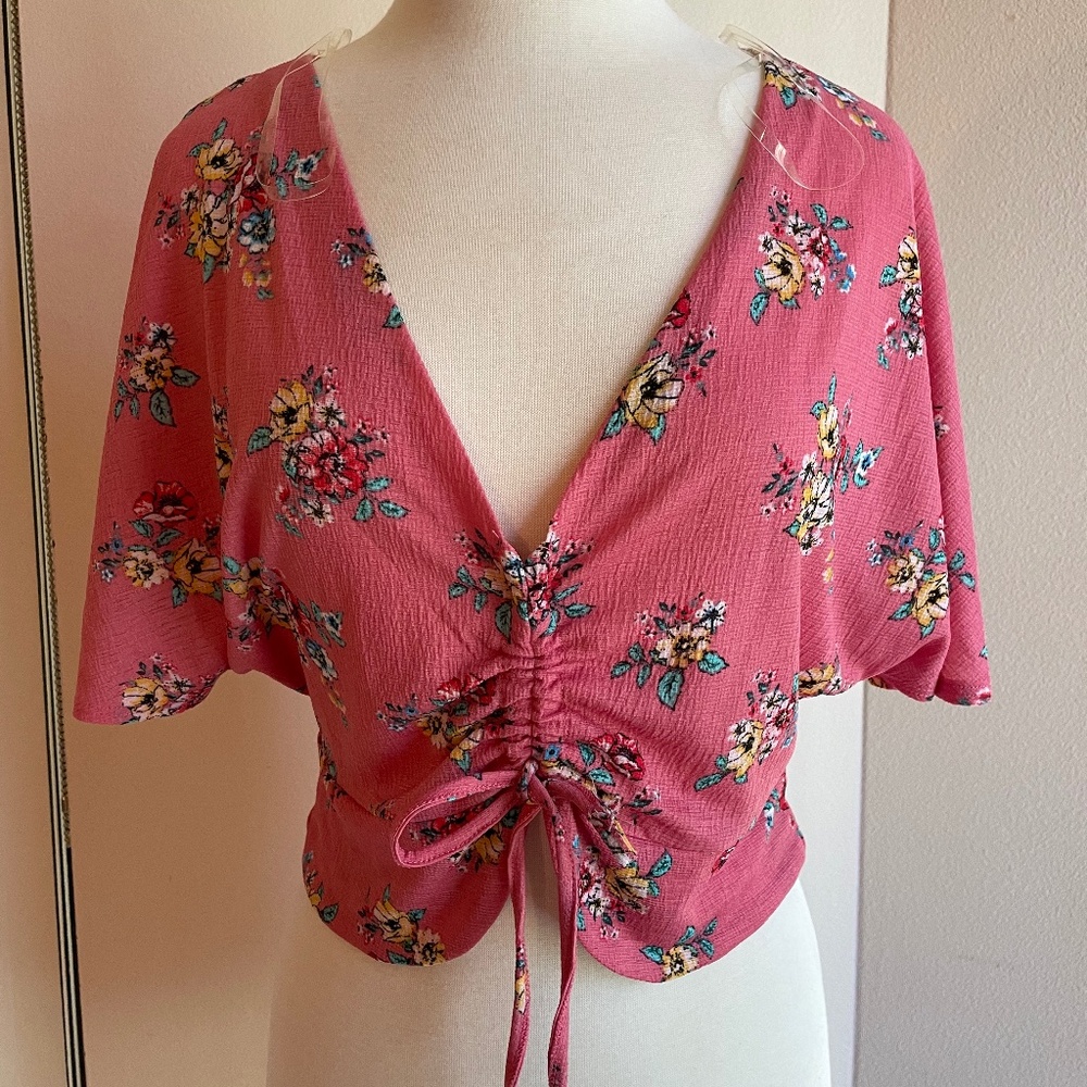 NWOT summer floral crop shirt size m